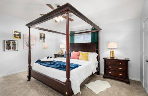 Upscale 4BR Cypress Home w Pool, Hot Tub, Theater, Sleeps 20 - Foto 39