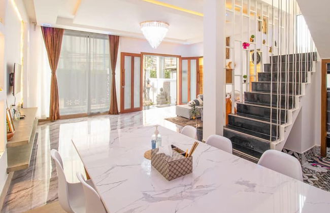 Central Modern Private Villa by La San - Photo 8