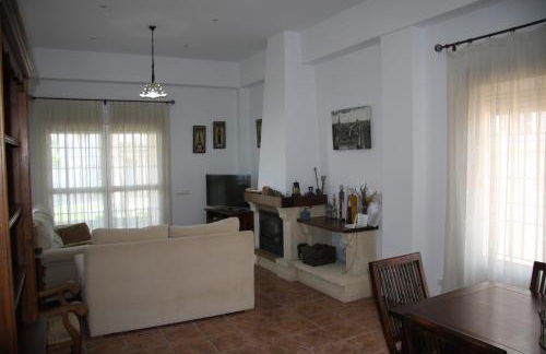 Moderno y amplio chalet, con piscina privada - Foto 28