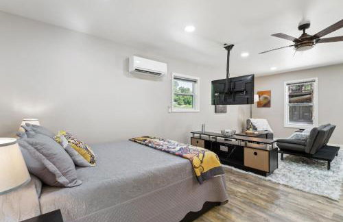 Hickory Hideaway Pet-Friendly Haven with Fire Pit! - Foto 14