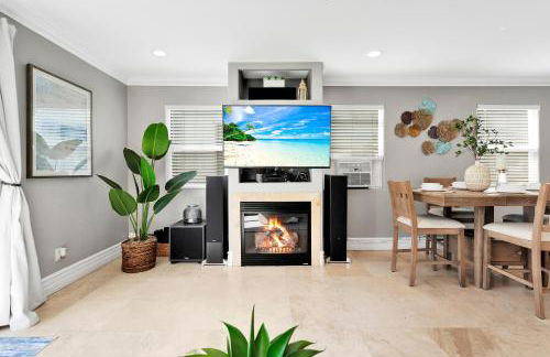 Beach Escape with Patio! 2 Min Walk to Sand & Surf - Foto 9