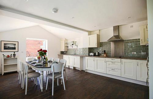 Premium 4 large double bed townhouse in Bicester, next to Bicester Village - Foto 9