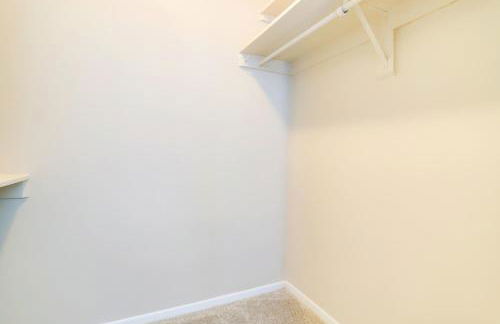 Modern Crystal City Apartment Top Amenities & Prime Location - Photo 24