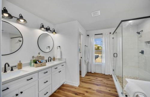 Seabrook 3BR Sleeps 10 w Backyard, Fire Pit Near Kemah - Foto 23