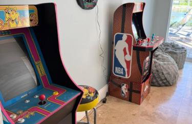 Spacious Naples Lakefront Pool Home Minutes from Downtown! - Foto 16