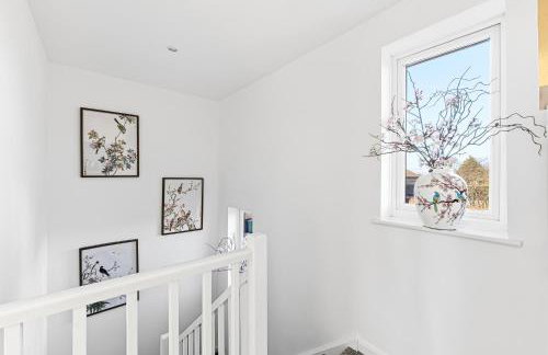 Keaton House - Close to City Centre - Free Parking, Spacious Garden, Fast Wifi and Smart TV by Yoko Property - Foto 16