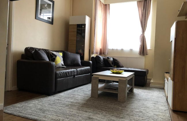 Entire Flat Very Comfortable 1 Bedroom London - Photo 5