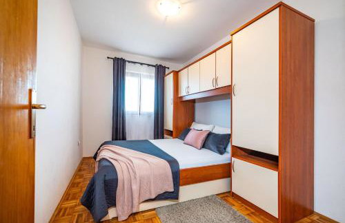 Merita Apartments with Pool - Photo 43