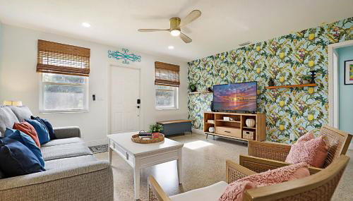 Tropical Escape near Beach! Tons of parking! - Foto 2