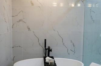 New Luxury 5BR 7BD Home Near Airport, Sleeps 10 plus - Foto 32