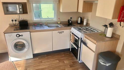 Two Bedroom Willerby Caravan Located in Uddingston, Glasgow at Maryville Caravan Site - Photo 5