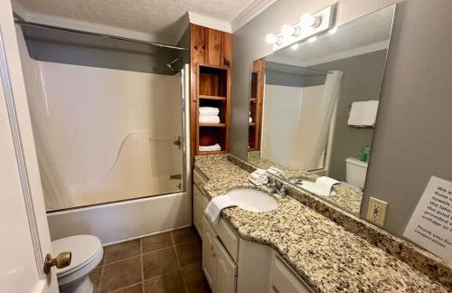 Cottage 1- Lees Ford Marina - Photo 3