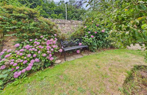 Large detached house near the sea - Photo 18