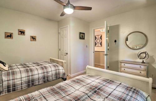 Game Room and Fire Pit Weaverville Family Home! - Foto 18