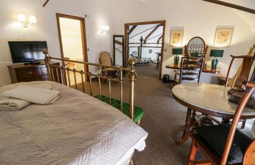 Chetwynd Lodge - Photo 20