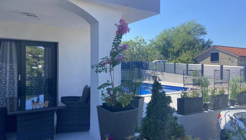 HelaMoni, New 5 Star 2 Person apartments with pool - Photo 3