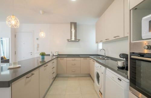 Modern, Stylish Apartment with balcony - Photo 23