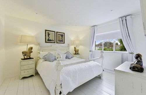 Designer Cottage with Parking - Esher Surrey - Pass the Keys - Foto 3