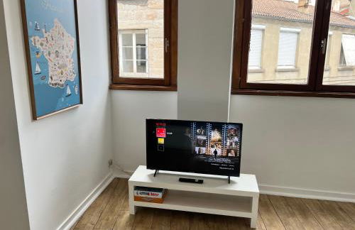011 CHIC & COSY STUDIO 40m2 HYPERCENTRE WIFI SMART TV NETFLIX - Foto 18