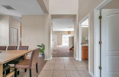 Beautiful home with a huge pool! - Foto 48