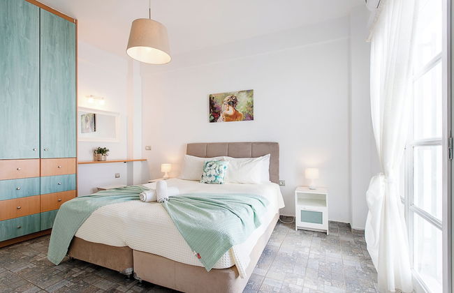 Santorini Villatzio Suites - Photo 4