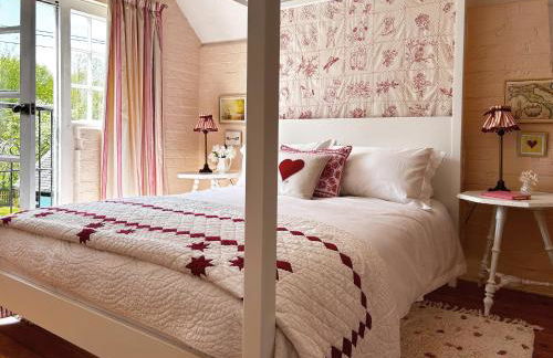 Unique Old Bakery Retreat - Photo 2