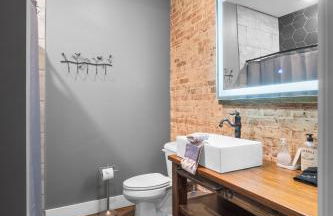 Downtown Urban Loft above Restaurant #7 - Foto 13