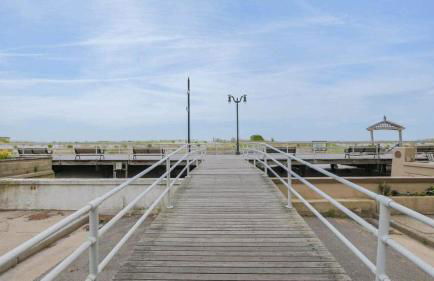 Escape to Raleigh Ave 3 Steps from the Beach - Foto 27