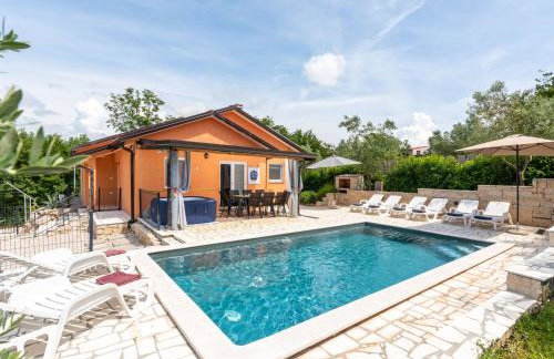 Holiday Home Villa Pendolina mit privatem Pool und Jacuzzi by Interhome - Foto 1