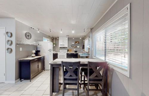 Coastal Cabin - Photo 4