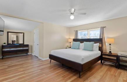 Pleasant Cove Waterfront Getaway With Fire Pit, Deck, and Lake Views - Foto 50