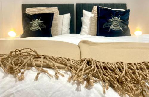 Isleworth House with Garden & private parking - Photo 18