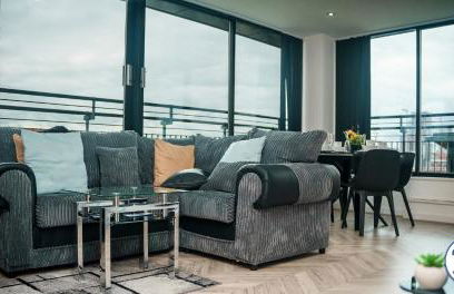 Penthouse - Amazing City Skyline Views - Free Parking - Balcony - Utilita Arena - New St Station - Bullring Shopping - Foto 63