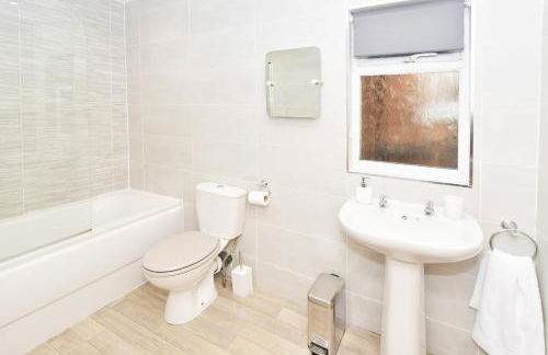 Somerville House by YourStays - 4 Bedroom House in Crewe - Photo 33