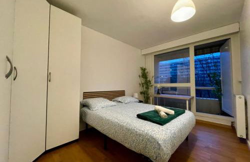BnGo I Le Spacieux I 12 personnes, 5 chambres, 2 salle de bain, parking privé, WC séparé, Wifi - Foto 15
