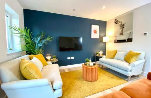 Amazing NEW Large 2 bedroom House - 5 Minutes to the nearest Beach! - Great Location - Garden - Parking - Fast WiFi - Smart TV - Newly decorated - sleeps up to 5! Close to Poole & Bournemouth & Sandbanks - Foto 1