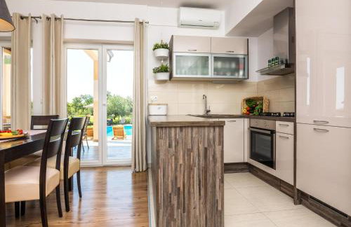 Villa in Policnik with Private Pool - Foto 4