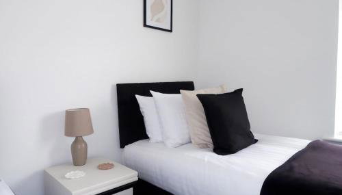 6 Beds Southampton and 2 Sofabeds, House Sleeps 8, Free Parking, Contractors Welcome - Foto 5