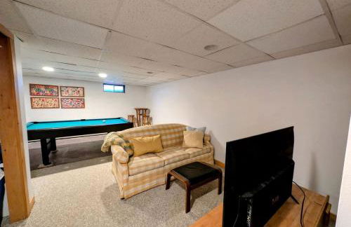 Bright Post & Beam Retreat with Fire Pit & Game Room Near Acadia | Sorrento, Maine - Foto 35