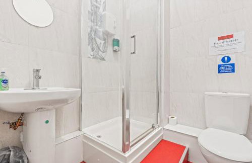 Private Studio in Dudley,Kitchen&Bathroom,Sleeps 1 - Photo 5