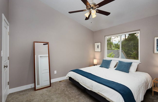 Treetop APT Café Olympic Center & Dwntwn - Photo 4