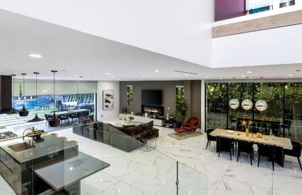 Private LA Retreat w Pool Hot Tub Fire Pit Near Melrose Ave The Martel House by AvantStay - Foto 8