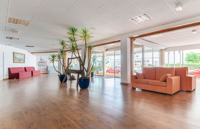 Sol y Mar Apartments - Photo 3