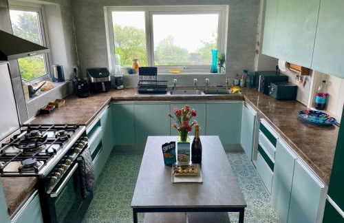 Stunning Charmouth Property with Bay views! - Photo 7