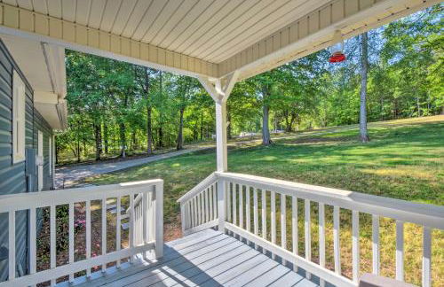 Lakefront Townville Gem with Boat Dock and Kayaks - Foto 37