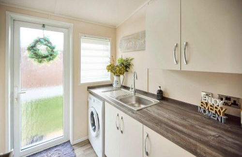 The Yorkshire Burrow Lodge with Hot Tub - Foto 7