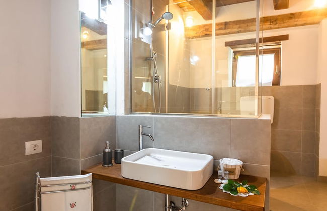 Pretty Farmhouse With Pool - Photo 12