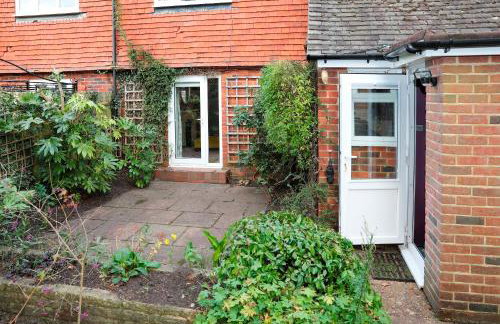 Hassocks Hideaway with Parking Garden - Foto 5