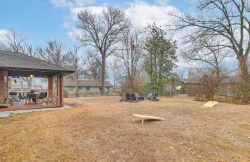 Right Off Route 66 Retro Vinita Home with Game Room - Foto 24