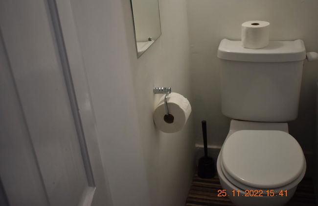 Remarkable 1-bed Apartment in Tunbridge Wells - Photo 3